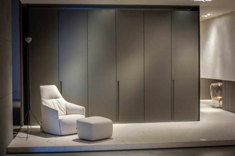 Stylish,Wardrobe,In,A,Spacious,Room